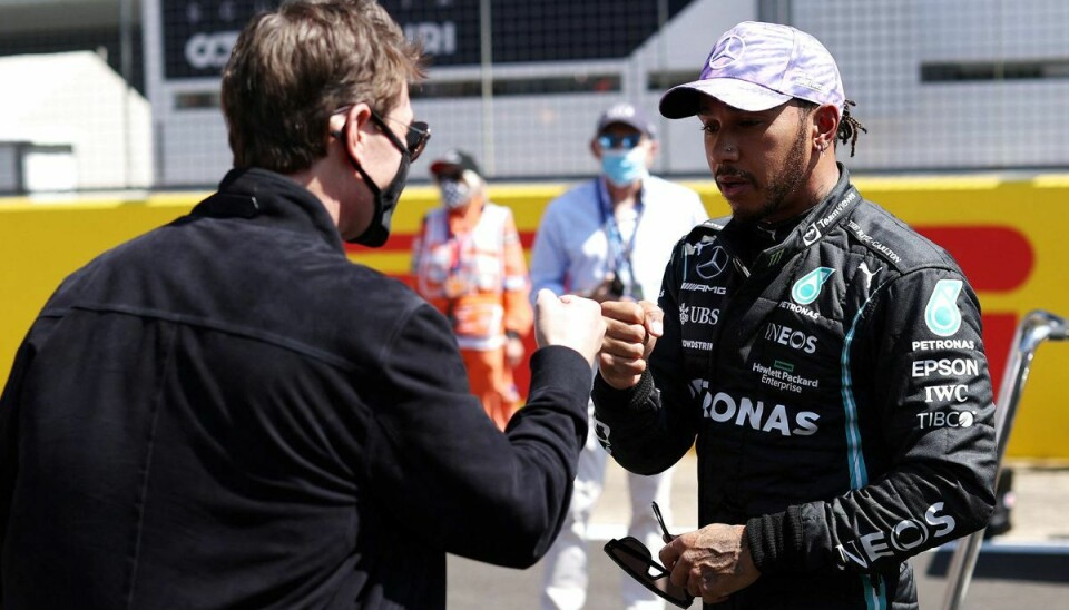 Lewis Hamilton ses her sammen med Tom Cruise ved det britiske Grand Prix på Silverstone i juli 2021.