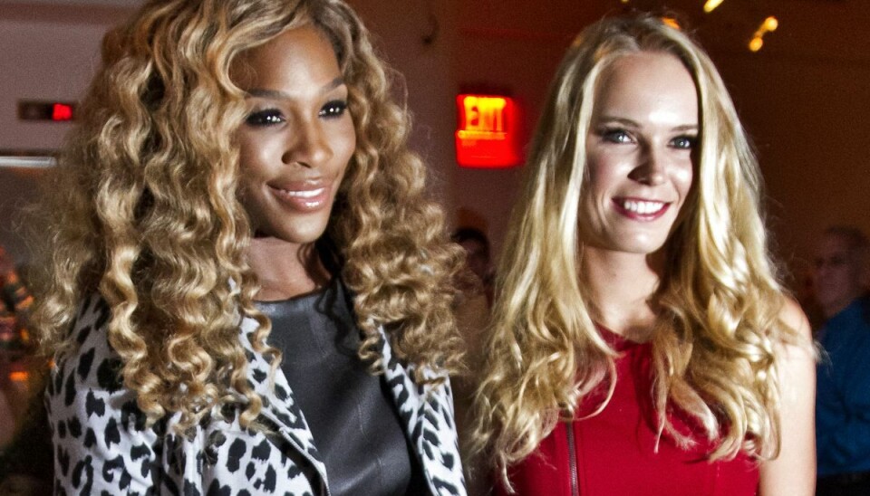Serena Williams ses her med sin nære veninde, det danske tennisikon Caroline Wozniacki, der valgte at lægge ketchen på hylden i januar 2020. Serena Williams ses her med sin nære veninde, det danske tennisikon Caroline Wozniacki, der valgte at lægge ketchen på hylden i januar 2020.