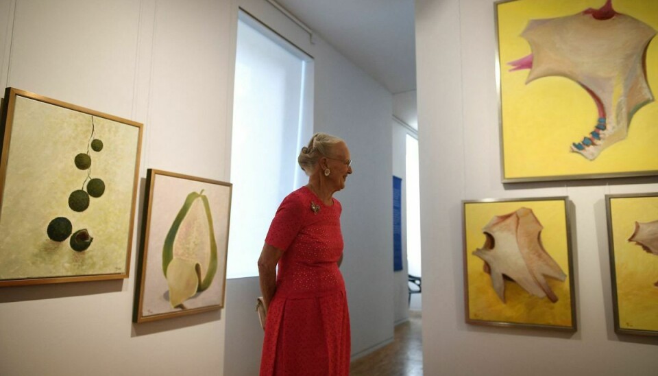 Dronning Margrethe deltager i ferniseringen af udstillingen 'Margrethe II de Danemark, artiste-Reine', som består af mere end 60 af hendes egne værker.