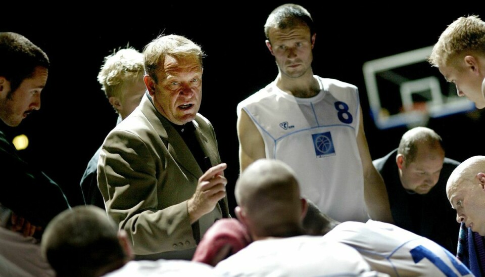 Peter Freil i gang med at coache BF Copenhagens spillere i en kamp mod Abyhøj. BF Copenhagen vandt 99- 79.