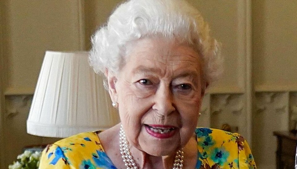 Alderen er for alvor begyndt 'at trykke' hos nu 96-årige dronning Elizabeth. Alderen er for alvor begyndt 'at trykke' hos nu 96-årige dronning Elizabeth.
