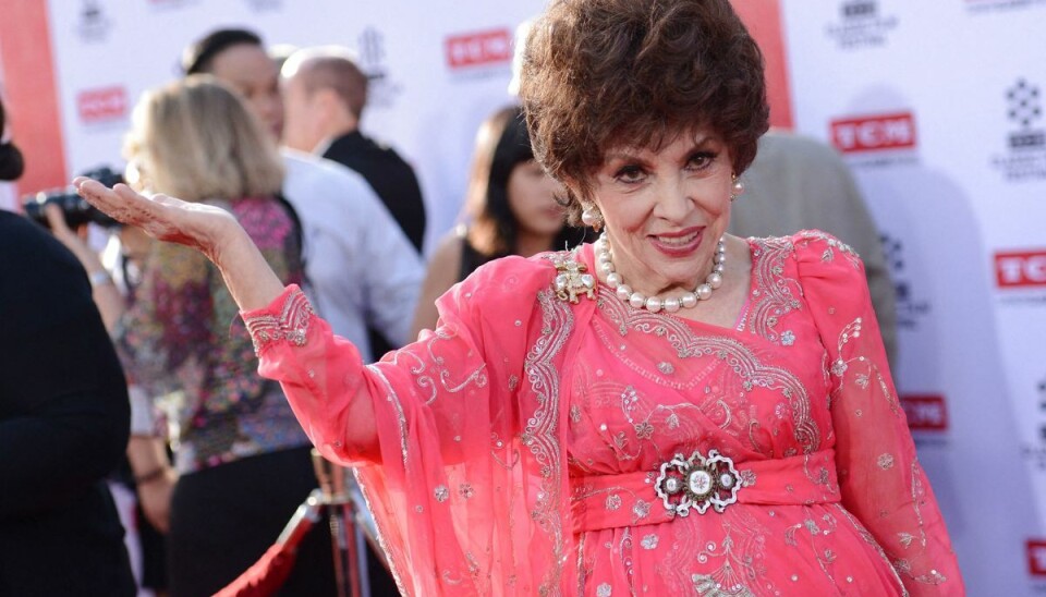 Gina Lollobrigida ved TCM Classic Film Festival i 2016. Gina Lollobrigida ved TCM Classic Film Festival i 2016.
