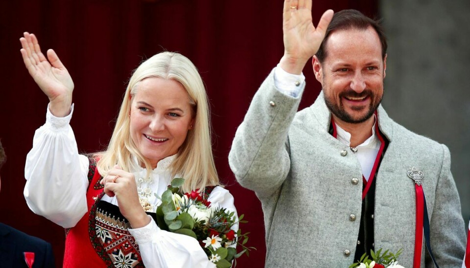 Kronprins Haakon ses her sammen med sin hustru, kronprinsesse Mette-Marit