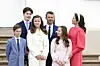 Prinsesse Isabella, Kronprins Frederik, Kronprinsesse Mary, Prins Christian, Prins Vincent og Prinsesse Josephine stiller op til fotografering efter Prinsesse Isabella er blevet konfirmeret i Fredensborg Slotskirke i Fredensborg, lørdag den 30. april 2022..