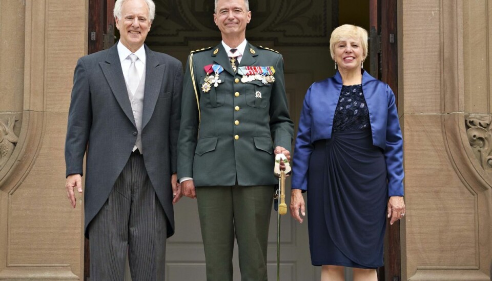 Alan Leventhal, USA's nye ambassadør i Danmark, blev fredag modtaget af dronning Margrethe. På billedet ses han sammen med sin hustru, Sherry, samt dronningens adjudantstabschef, Jens Ole Rossen-Jørgensen.