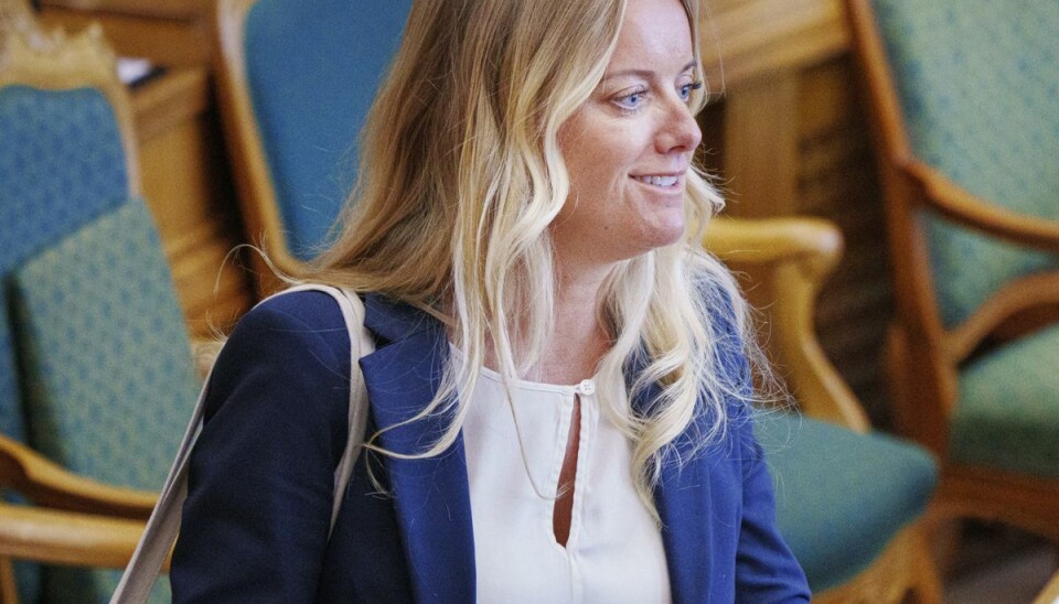Pernille vermund har fået fikset bisserne. Pernille vermund har fået fikset bisserne.