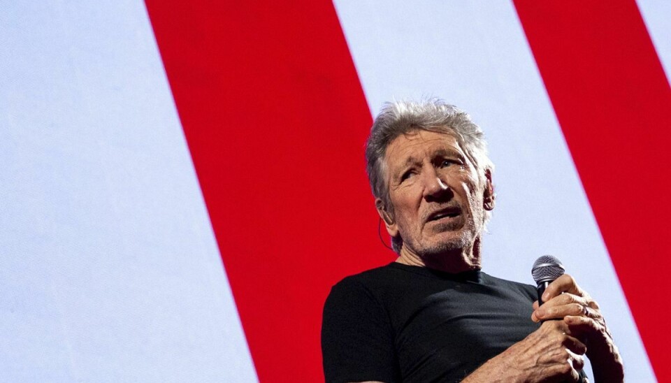 Pink Floyd-medstifter Roger Waters har fået kritik for at bære en nazilignende uniform ved en koncert i den tyske hovedstad, Berlin, 17. maj. Selv mener han, at det er antifascistisk, og at kritikken af ham er politisk motiveret. Her ses han ved en koncert i Hamburg 7. maj i år.