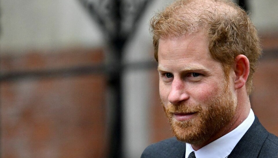 Prins Harry får ikke lov selv at købe sig til beskyttelse når han er på besøg i Storbritannien.