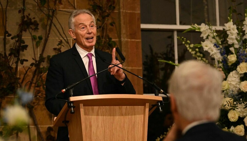 Tony Blair er måske blevet lidt grå i toppen, men han kan stadig holde en tale, så folk lytter. Billedet er fra Hillsborough Castle i Nordirland, hvor Blair talte den 19. april i forbindelse med 25-årsdagen for den nordirske fredsaftale. Blair fylder den 6. maj 70 år.
