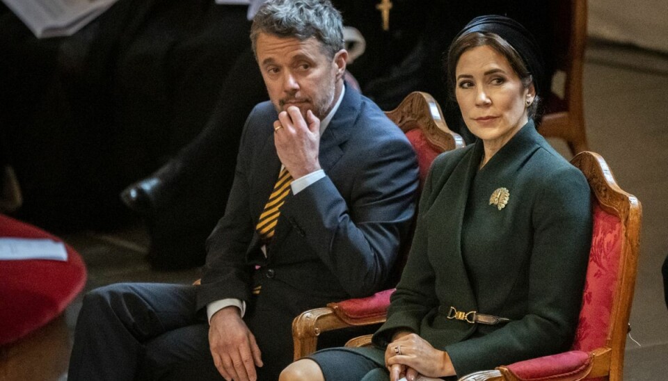 Kronprins Frederik og kronprinsesse Mary skal lørdag overvære kroningen af kong Charles. De vil formentligt være at finde helt forrest i kirken. (Arkivfoto).