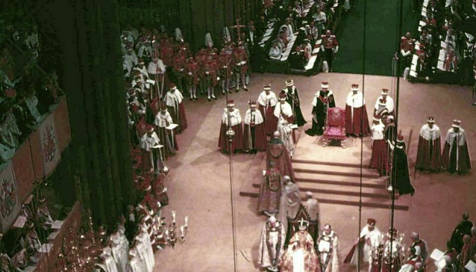 Sidst en britisk regent blev kronet, var i 1953, da dronning Elizabeth blev kronet. Her repræsenterede prins Axel og hans hustru, prinsesse Margaretha, det danske kongehus. Der var ikke tradition for at invitere andre regenter. Det har kong Charles lavet om.