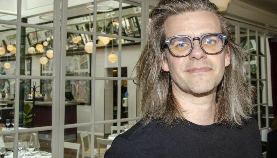 Carsten Svendsen stryger fra den ene revy i Tivoli til den anden i henholdsvis Aarhus og København. Han spiller i øvrigt rollen som Claus Ryskjær i tv-serien ’Dansegarderoben’, der fik premiere på TV 2 tidligere i år.