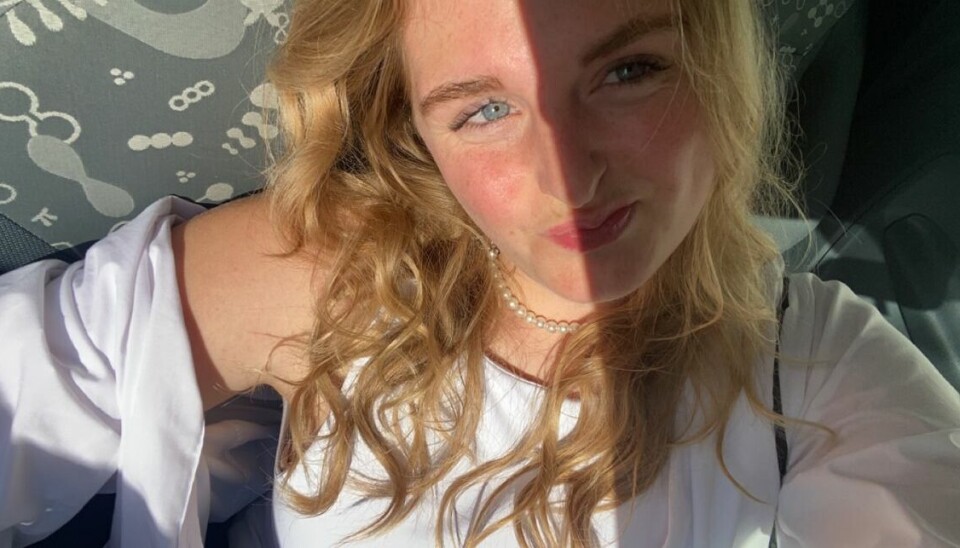 Rose har optrådt i mange musicals på Fyn, og hun øver sin sangstemme hver dag. Rose har optrådt i mange musicals på Fyn, og hun øver sin sangstemme hver dag.