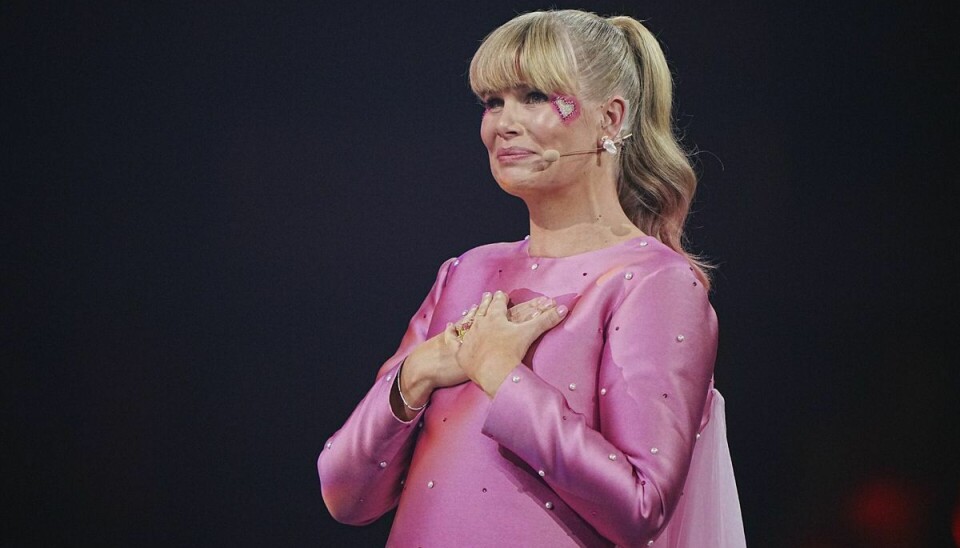 Sofie Linde endte i tårer på sin sidste aften som vært på X Factor.