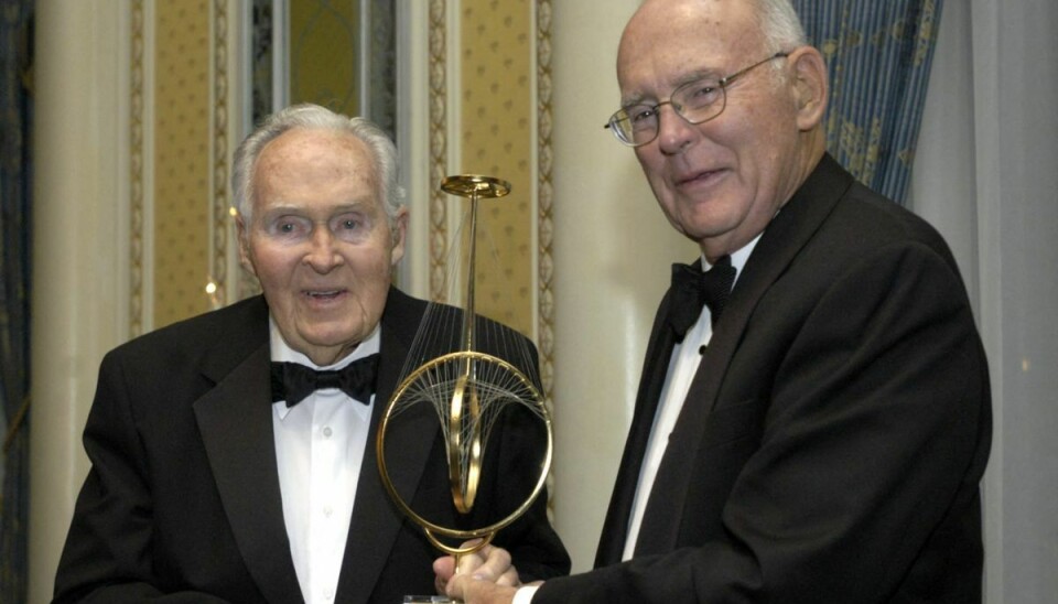 Intel-medstifter Gordon Moore (til højre) er død i en alder af 94 år. (Arkivfoto).