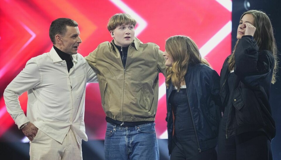 Simon Kvamm går en travl uge i møde med hele to artister i årets X Factor-finale: gruppen Rosél og den unge solist Theodor.