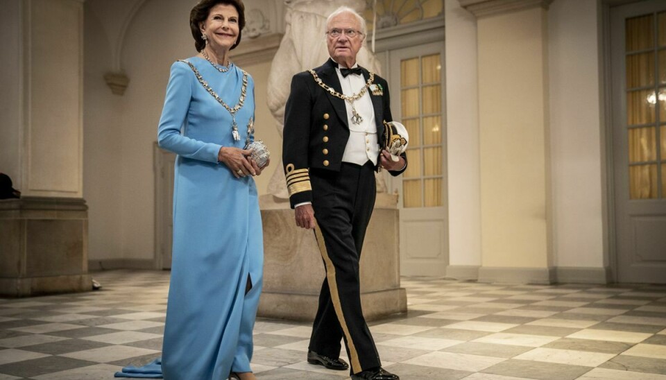 Sveriges kong Carl XVI Gustaf, der her ses med sin kone dronning Silvia.