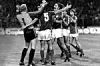 Her jubler Ole Kjær, Søren Busk, Ivan Nielsen, Jens Jørgen Berthelsen og Jesper Olsen efter dansk fodbolds store triumf på Wembley i 1983.