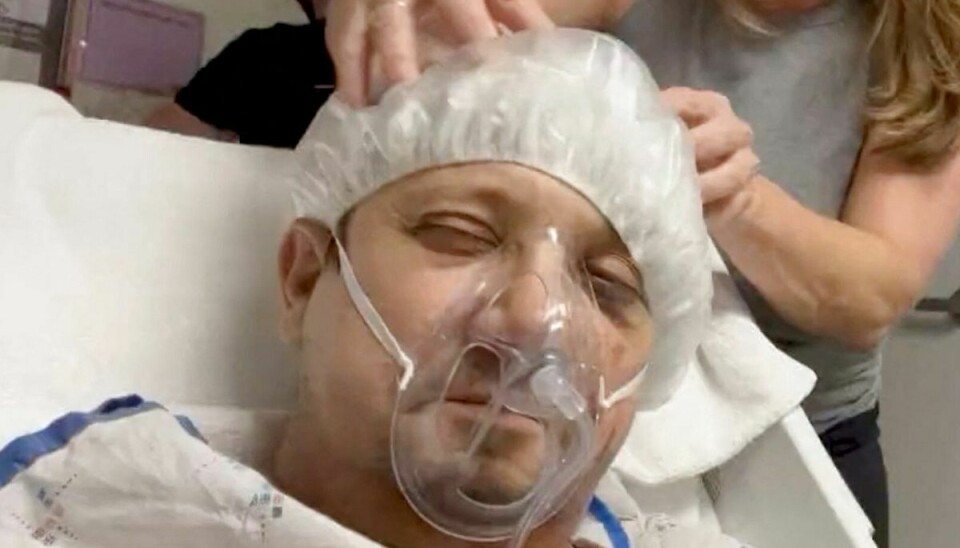 Jeremy Renner blev indlagt i kritisk, men stabil tilstand. Efter omkring to ugers indlæggelse er han hjemme fra hospitalet.