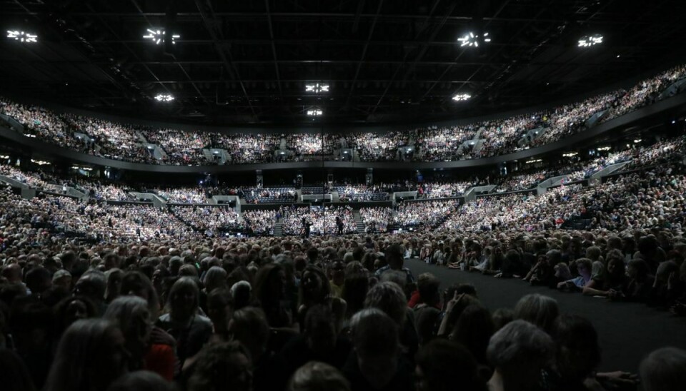 Stemningen i Royal Arena fejlede intet, da Thomas Helmig lørdag aften gav koncert.