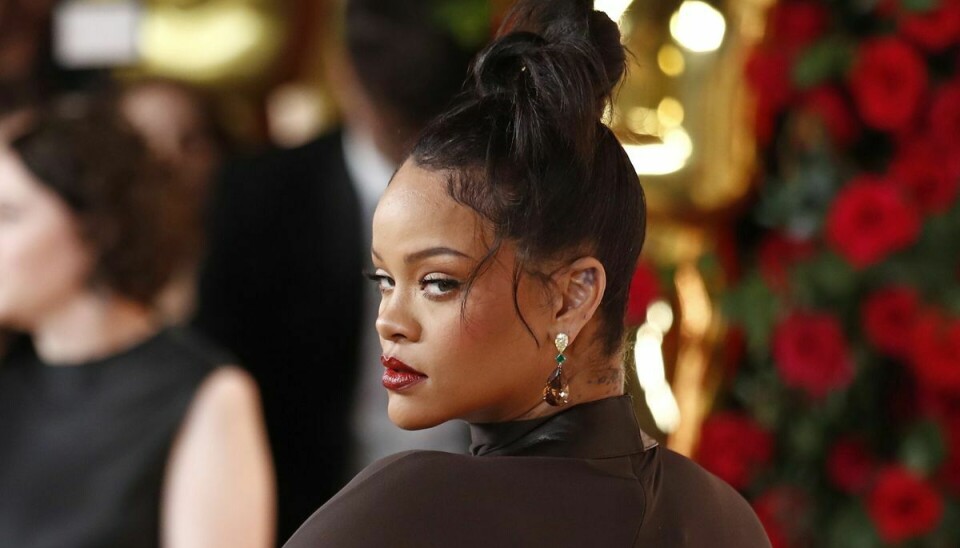 Rihanna ses her ved Oscar-prisuddelingen i Los Angels den 12. marts.