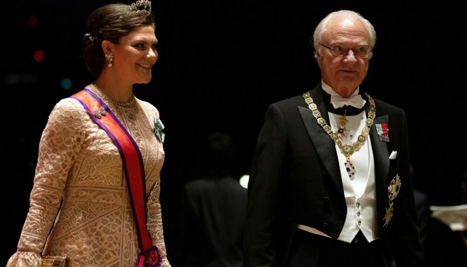 Ifølge informationschefen ved det svensk hof er forholdet mellem kong Carl Gustaf og kronprinsesse Victoria fremragende. Også efter dokumentaren 'Sveriges sidste konge'.