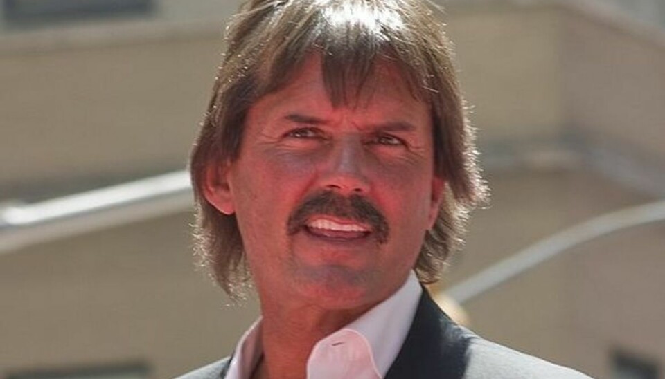 Baseballstjernen Dennis Eckersley har adopteret datteren, der kæmper med stofmisbrug og psykisk sygdom.