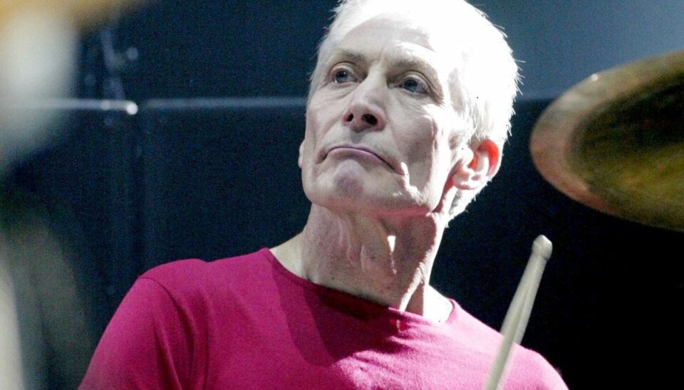 Nu er Charlie Watts genforenet med sin elskede Shirley. Nu er Charlie Watts genforenet med sin elskede Shirley.
