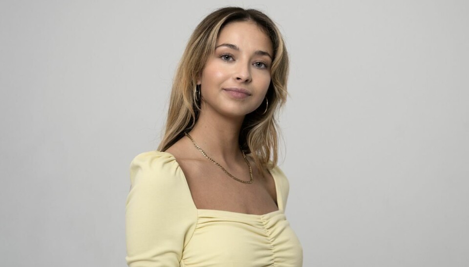 Julie Kriegler har været single i et års tid og tager nu til Mexico, hvor hun og en anden kvinde, som TV 2 endnu hemmeligholder identiteten på, skal date 18 mænd i håbet om, at den eneste ene befinder sig iblandt dem. Julie Kriegler har været single i et års tid og tager nu til Mexico, hvor hun og en anden kvinde, som TV 2 endnu hemmeligholder identiteten på, skal date 18 mænd i håbet om, at den eneste ene befinder sig iblandt dem.