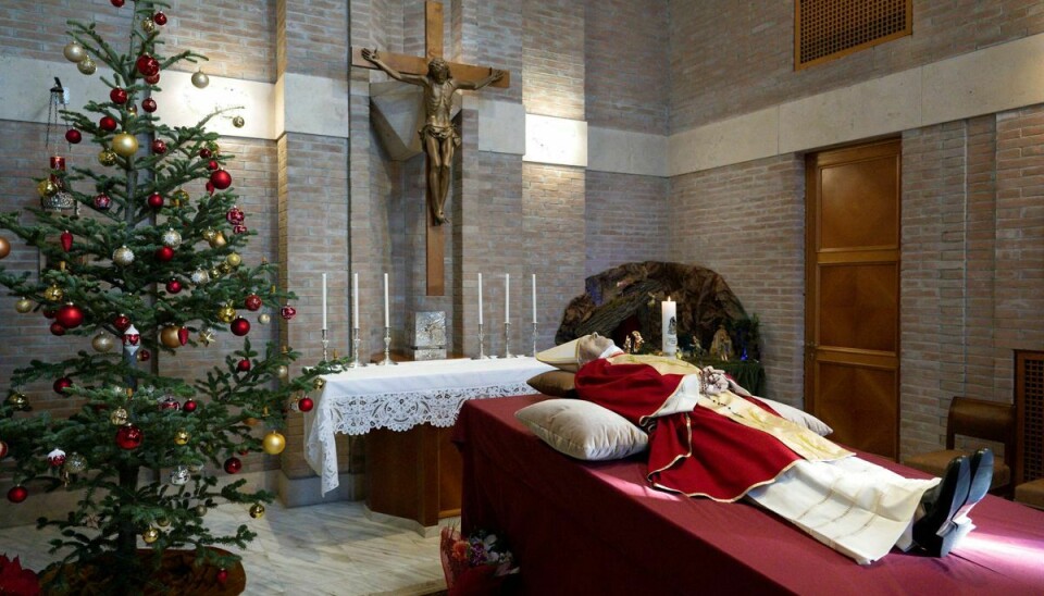 Selve begravelsen finder sted 5. januar og bliver - efter Benedikts eget ønske - en simpel ceremoni.