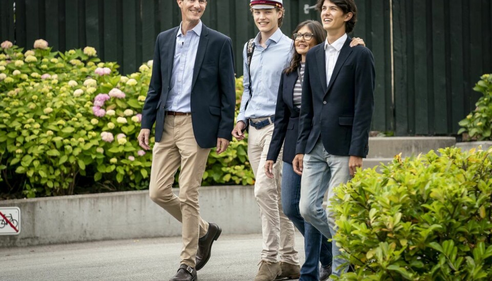 Brødrene sammen med prins Joachim og grevinde Alexandra, efter at prins Nikolai blev student fra Gammel Hellerup Gymnasium, onsdag den 23. juni 2021.