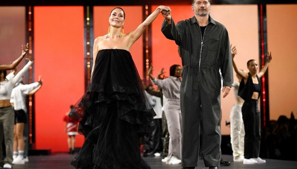 Professionelt parløb: Nukâka og Nikolaj Coster-Waldau på catwalken for L'Oreal Paris. Professionelt parløb: Nukâka og Nikolaj Coster-Waldau på catwalken for L'Oreal Paris.