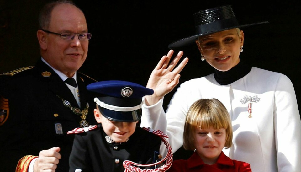 Fyrst Albert og fyrstinde Charlene ses her med deres syvårige tvillinger, arveprins Jacques og prinsesse Gabriella.