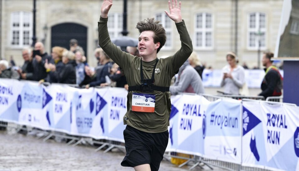 - Det er en fed oplevelse. Man er jo altid i konkurrence med sin far, sagde prins Christian til TV 2, da han passerede målstregen før kronprins Frederik til årets Royal Run. (Arkivfoto). - Det er en fed oplevelse. Man er jo altid i konkurrence med sin far, sagde prins Christian til TV 2, da han passerede målstregen før kronprins Frederik til årets Royal Run. (Arkivfoto).