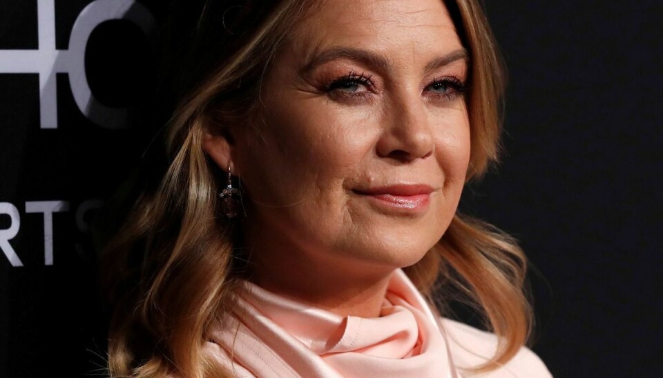 Ellen Pompeo er kendt for sin populære rolle som Meredith Grey i successerien. Hun har spillet rollen i 17 år. Ellen Pompeo er kendt for sin populære rolle som Meredith Grey i successerien. Hun har spillet rollen i 17 år.