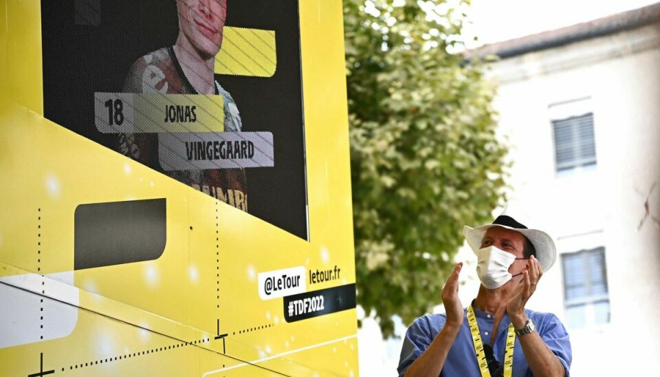Prins Joachim var fredag en del af ceremonien, da Jonas Vingegaard fik sin gule trøje i Tour de France.