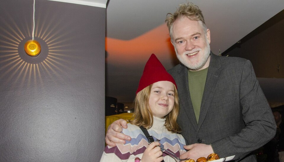 Esben Dalgaard har ikke meget at skulle have sagt, når det gælder afviklingen af julen. Her sammen med datteren Alberte, der allerede er kommet i fuld julestemning.