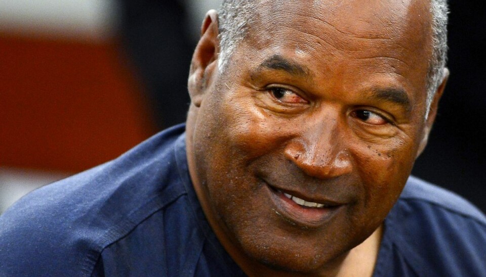 Retssale er ikke ukendt territorie for den tidligere amerikanske NFL-spiller O.J. Simpson. Her ses han til en høring i 2013, hvor han anmodede om at få den erstatningsgæld sløjfet, som han skylder de efterladte til sin dræbte ekskone og hendes dræbte ven. O.J. Simpson fylder 75 år den 9. juli. Retssale er ikke ukendt territorie for den tidligere amerikanske NFL-spiller O.J. Simpson. Her ses han til en høring i 2013, hvor han anmodede om at få den erstatningsgæld sløjfet, som han skylder de efterladte til sin dræbte ekskone og hendes dræbte ven. O.J. Simpson fylder 75 år den 9. juli.