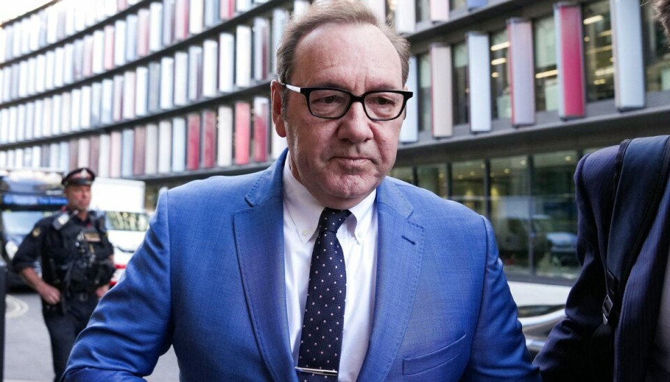 Skuespiller Kevin Spacey nægter sig skyldig i anklager om overgreb ved en domstol i London, som han på billedet ses ankomme til torsdag.