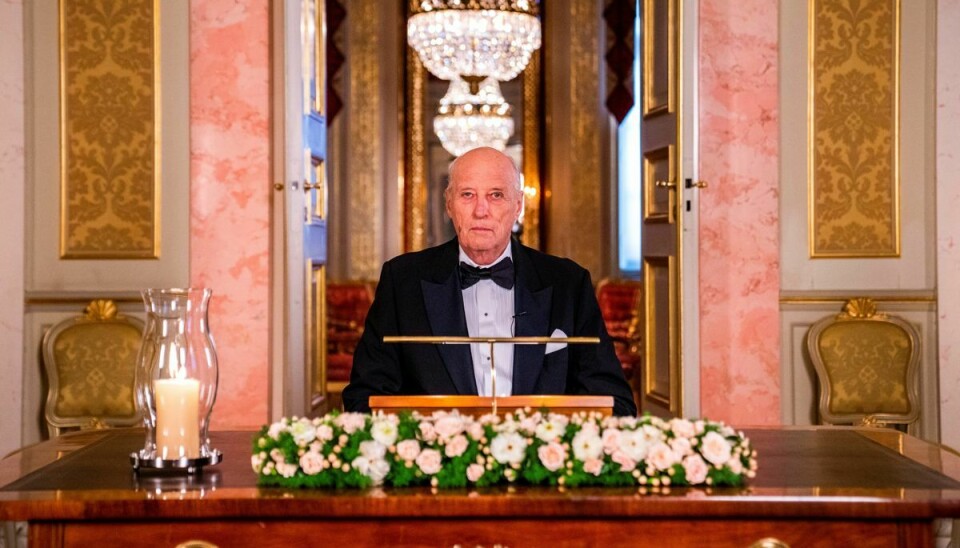 Norges Kong Harald blev torsdag indlagt på hospitalet, hvor han skal udredes for en febersygdom.