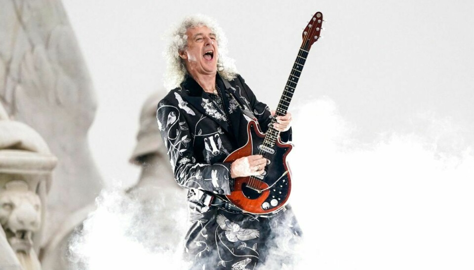 Brian May spillede i 2002 'God Save the Queen' i en historisk guitarsolo fra taget af Buckingham Palace i anledning af dronning Elizabeths 50-års jubilæum. Han spillede igen for dronningen ved hendes 70-års jubilæum tidligere i år, hvor billedet er fra.