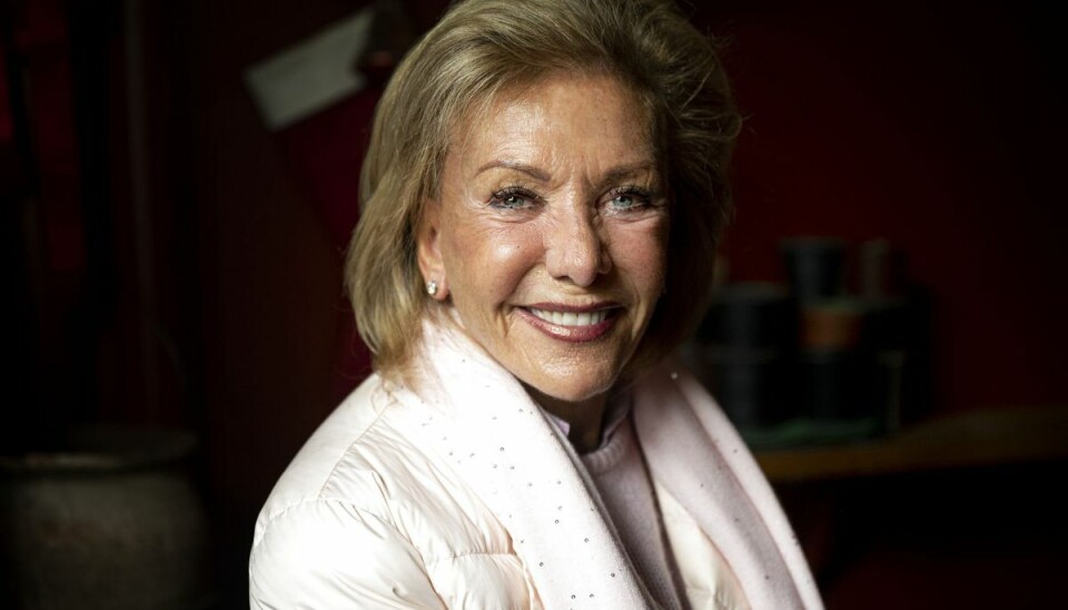 Dorthe Kollo fylder 75 år. - Jeg mærker ikke noget. Jeg er sund og rask, og jeg bevæger mig. Jeg har jo en hund, der skal ud to gange. Jeg kan godt lide at holde mig i gang, spise sundt og få et godt glas vin, siger hun. (Arkivfoto). Dorthe Kollo fylder 75 år. - Jeg mærker ikke noget. Jeg er sund og rask, og jeg bevæger mig. Jeg har jo en hund, der skal ud to gange. Jeg kan godt lide at holde mig i gang, spise sundt og få et godt glas vin, siger hun. (Arkivfoto).