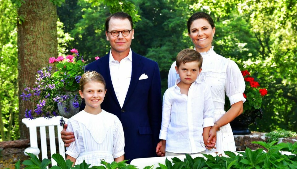 Det svenske kronprinsessepar og børnene prinsesse Estelle og prins Oscar.