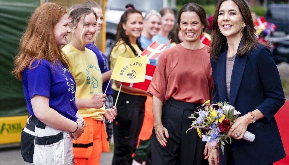 Kronprinsesse Mary ses her under sit besøg på Boss Ladies byggepladsen Nordvestpassagen i Mjølnerparken i København. Kronprinsesse Mary ses her under sit besøg på Boss Ladies byggepladsen Nordvestpassagen i Mjølnerparken i København.