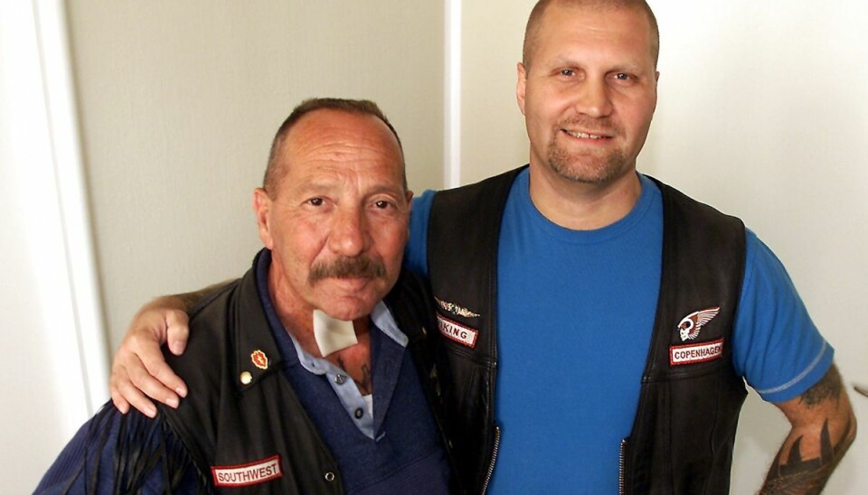 Sonny Barker (tv) ses her sammen med Jørn Jønke Nielsen, der var blandt stifterne den danske afdeling af Hells Angels i 1980. Sonny Barker (tv) ses her sammen med Jørn Jønke Nielsen, der var blandt stifterne den danske afdeling af Hells Angels i 1980.