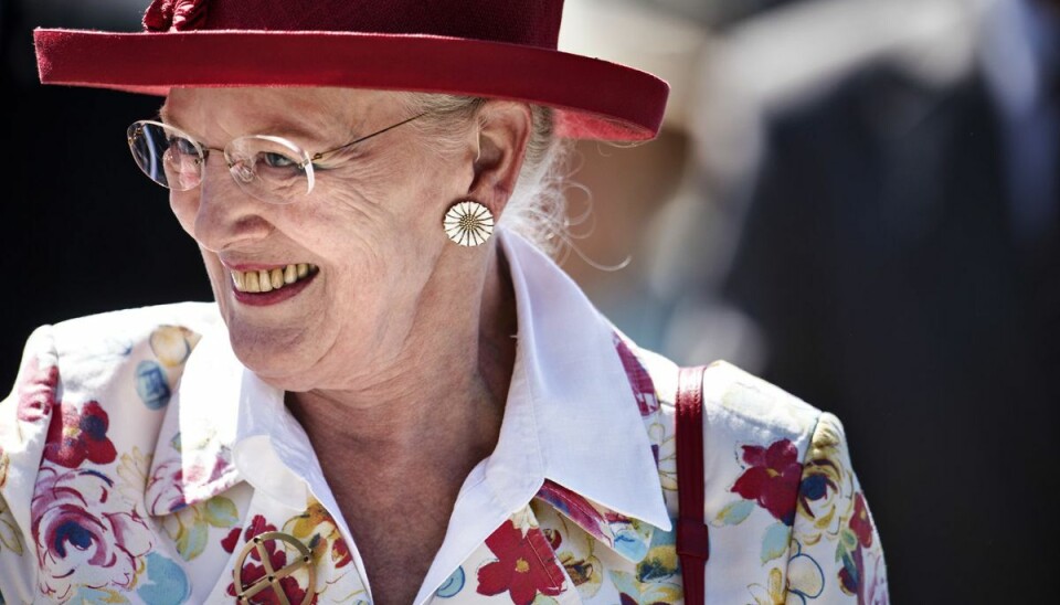 Dronning Margrethe har via Instagramdelt den herligste foto- og videoserie af kongelige på cykel.