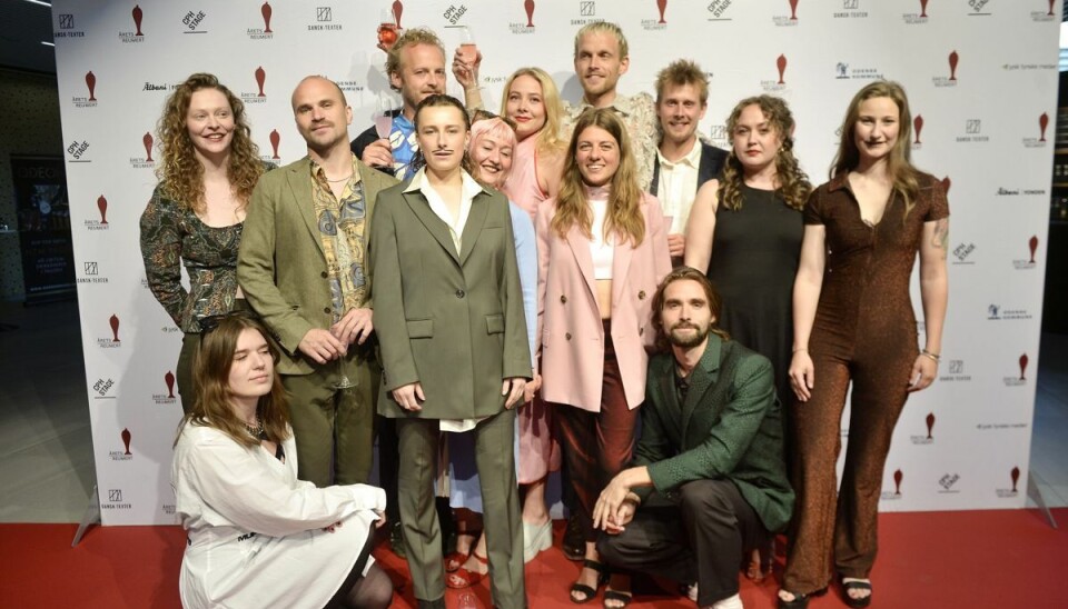 Medvirkende fra forestillingen Stolthed og Fordom på Betty Nansen Teatret fotograferet på den røde løber inden Årets Reumert 2022, hvor forestillingen blev kåret som årets forestilling.