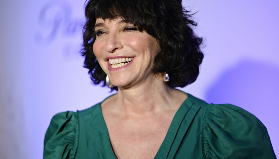 Smilet er bredt hos Susanne Bier - og det bliver nok endnu bredere, hvis hun får sin villa solgt til prisen. Smilet er bredt hos Susanne Bier - og det bliver nok endnu bredere, hvis hun får sin villa solgt til prisen.
