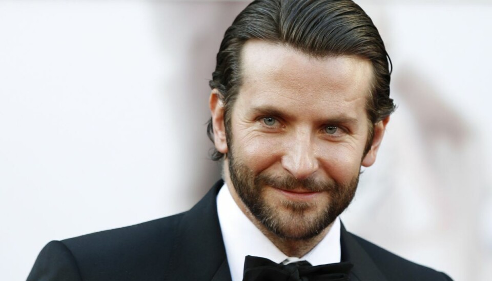 Bradley Cooper åbner op om sit kokainmisbrug i sine venners podcast.