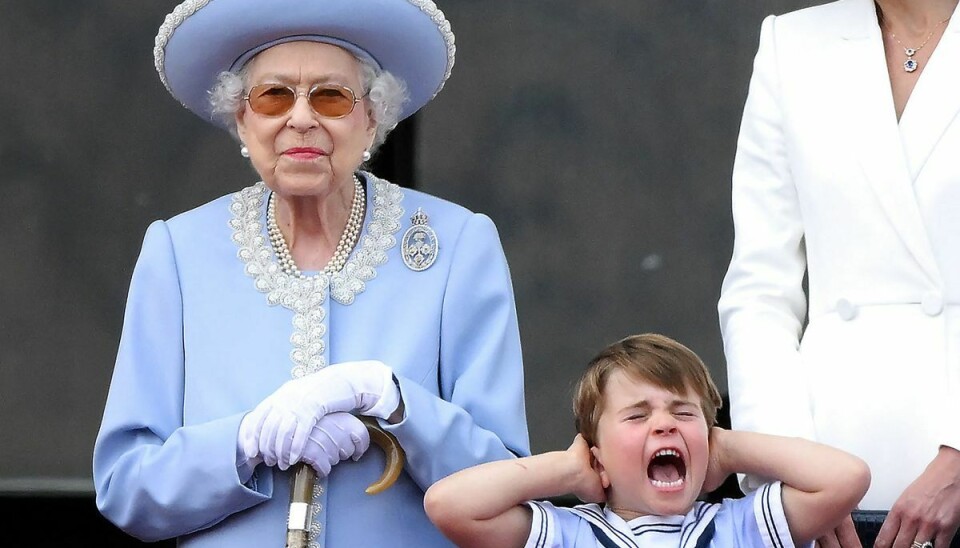 Noget kunne tyde på, at 4-årige prins Louis synes lydende fra de britiske jagerfly er lige i overkanten.